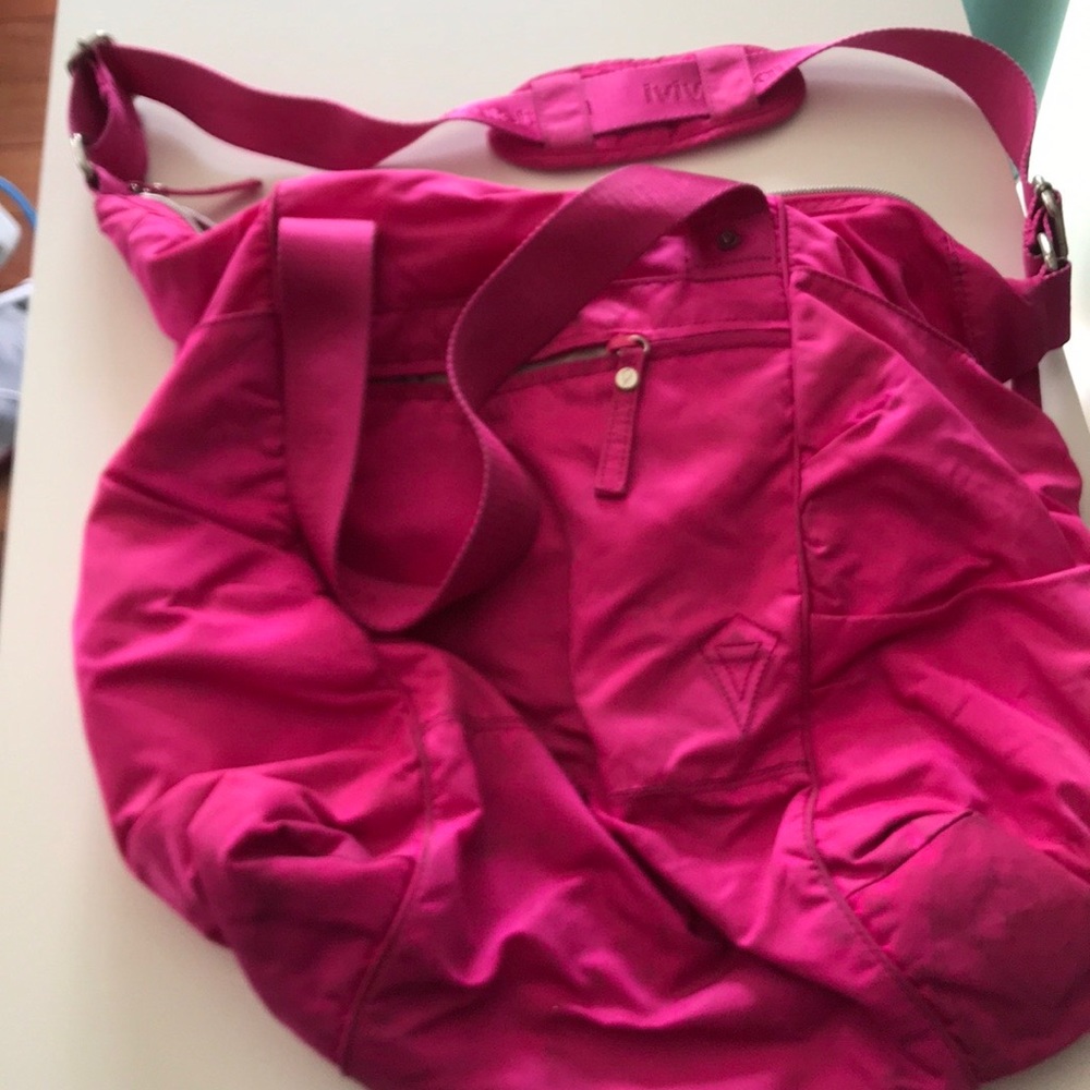 athletic duffel bag - Picture 3 of 3